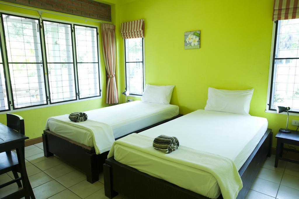 Sunshine Inn Resort Khao Lak Quarto foto